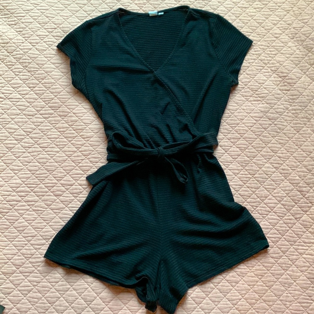 GAP -  Womens Black One-piece Shorts Romper - V Neck Knit - LARGE